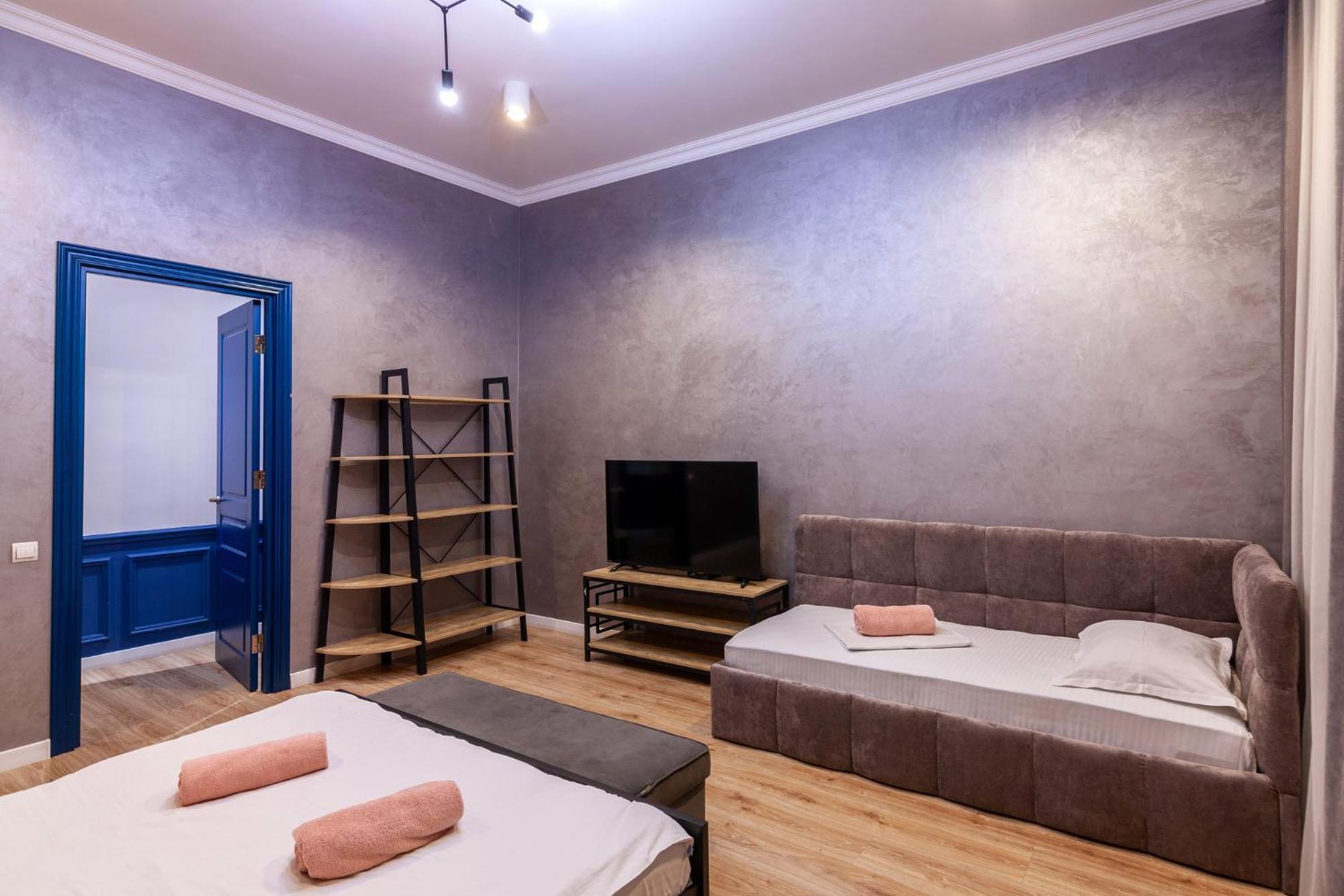 Leogrand Three Bedrooms Vip Apartments On Kniazia Romana 12 Lviv Ngoại thất bức ảnh