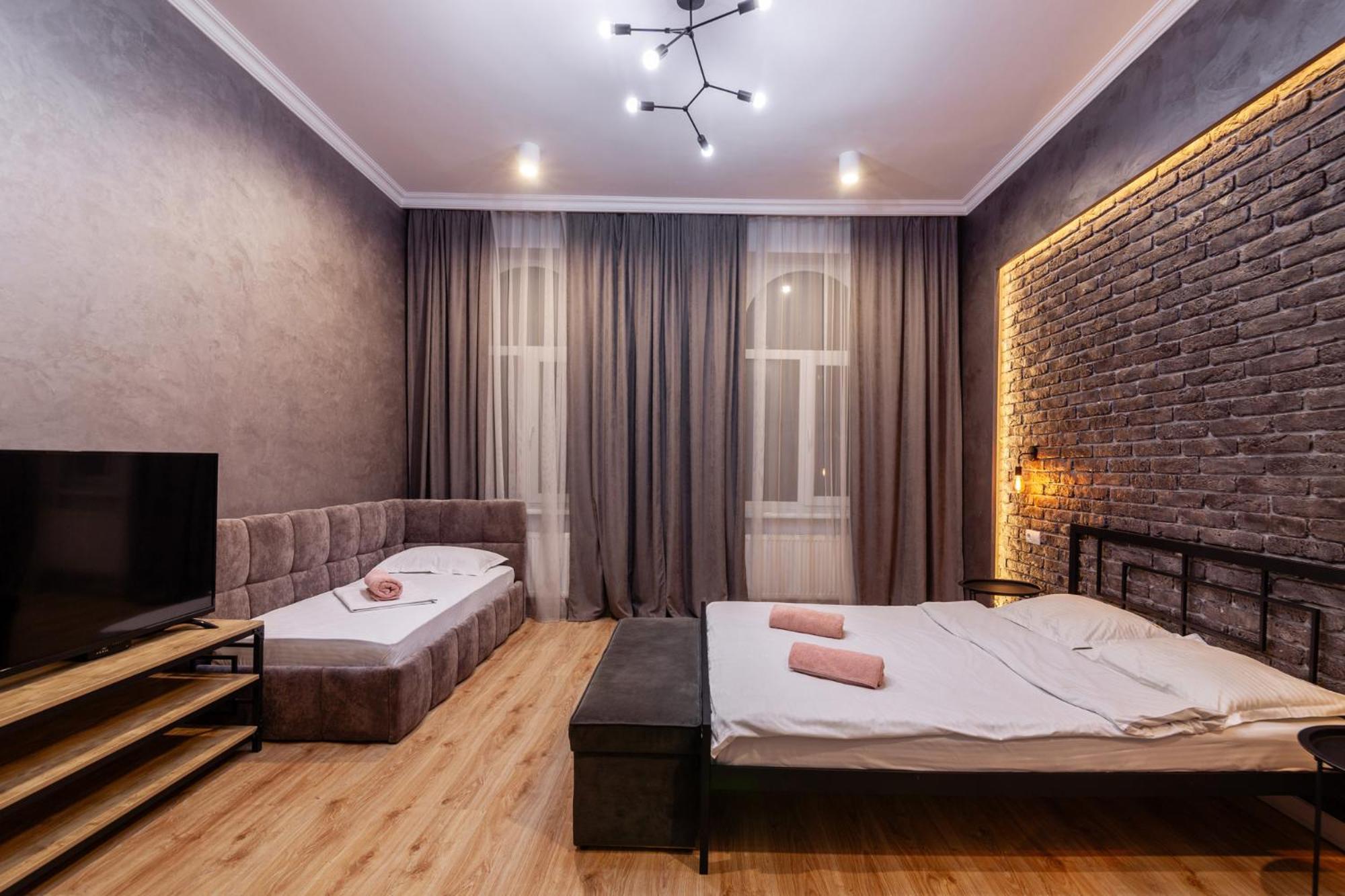 Leogrand Three Bedrooms Vip Apartments On Kniazia Romana 12 Lviv Ngoại thất bức ảnh