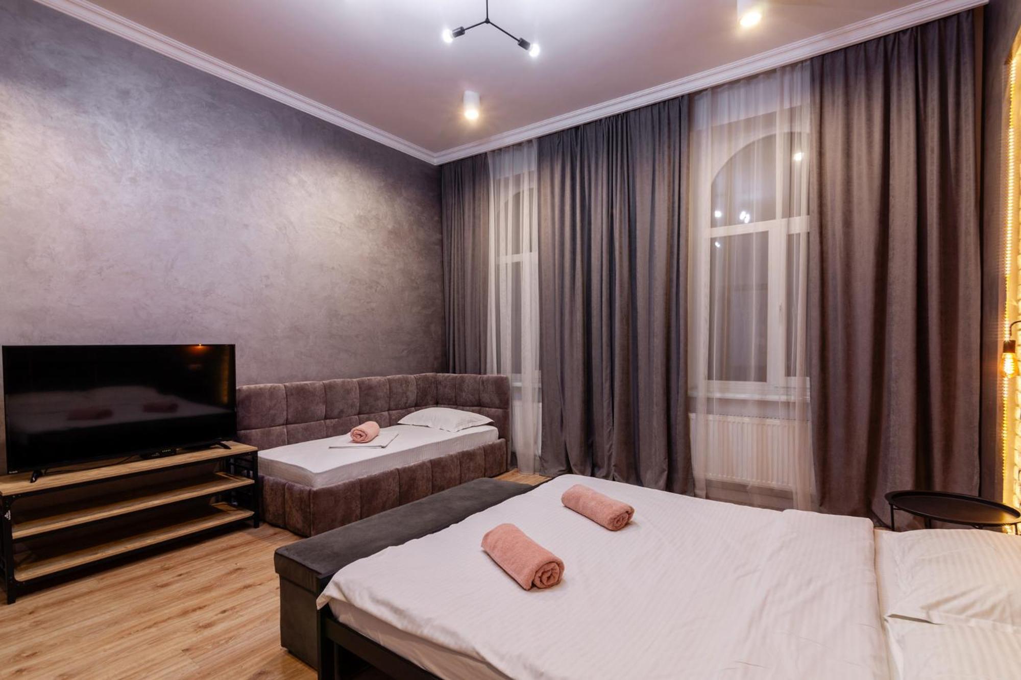 Leogrand Three Bedrooms Vip Apartments On Kniazia Romana 12 Lviv Ngoại thất bức ảnh